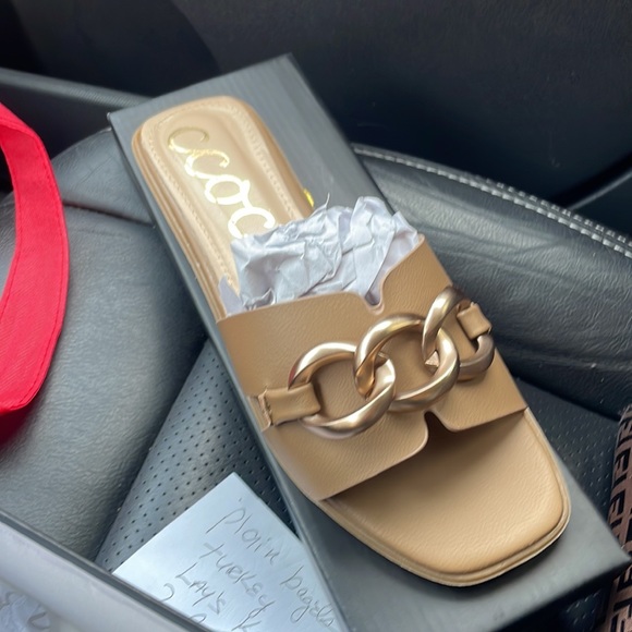 NWT gorgeous slides with buckle - Picture 2 of 5